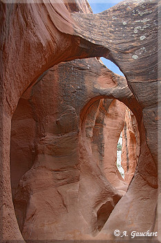 Blick durch Felsbrücken
